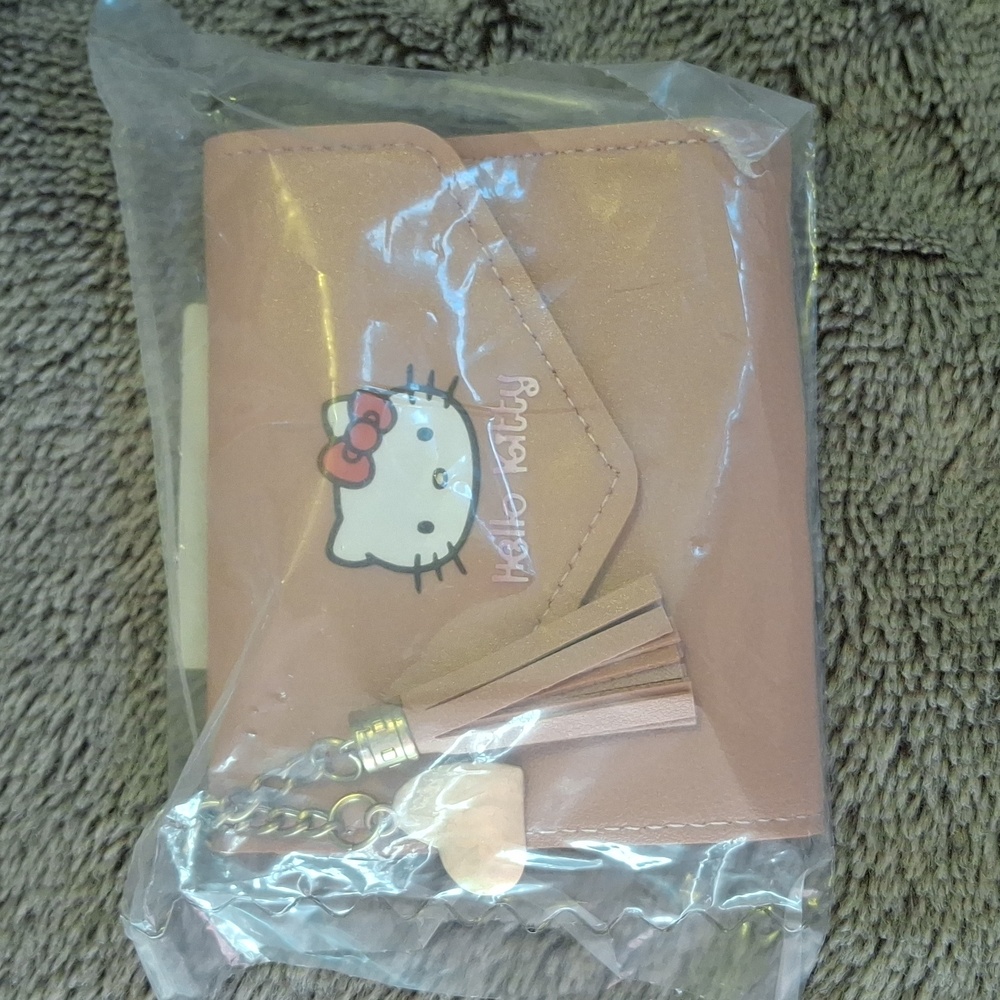 🥳 FREE GIFT! Hello Kitty Pink Wallet - Picture 4 of 4
